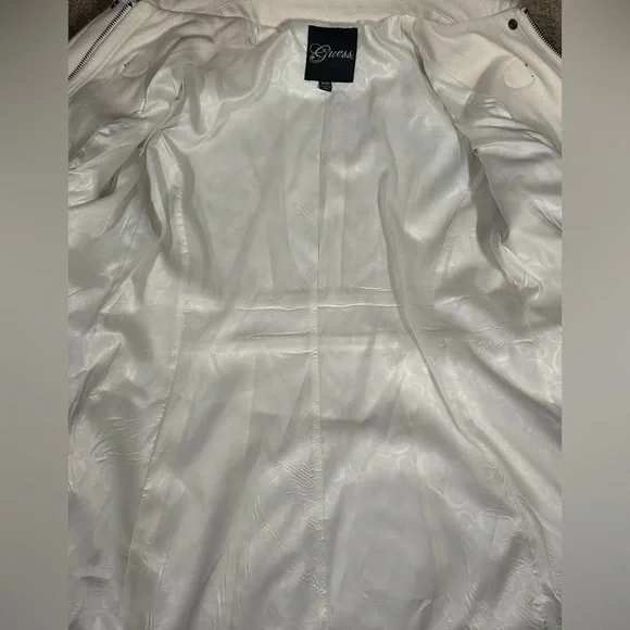 Guess Coat. Size Medium. - Picture 6 of 9